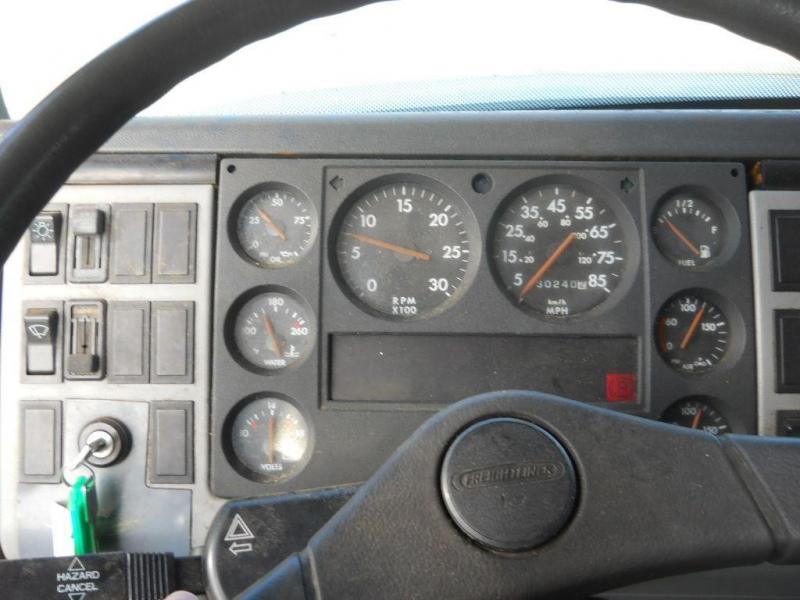 1997 Freightliner FL70 17