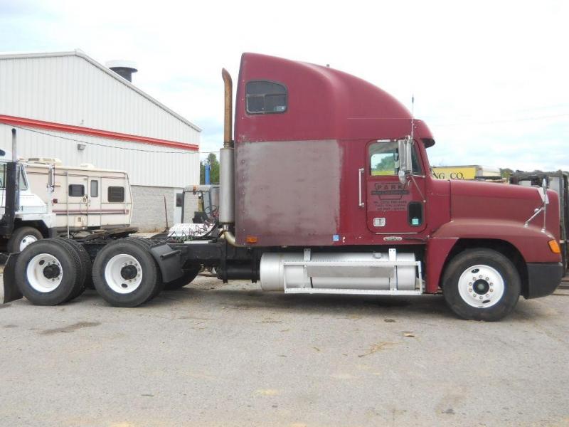 1998 Freightliner FLD12042T 3