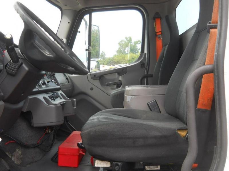 2008 Freightliner BUSINESS CLASS M2 112 13