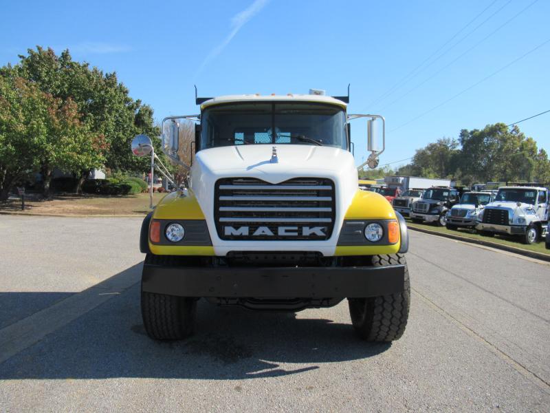 2005 Mack CV713 1