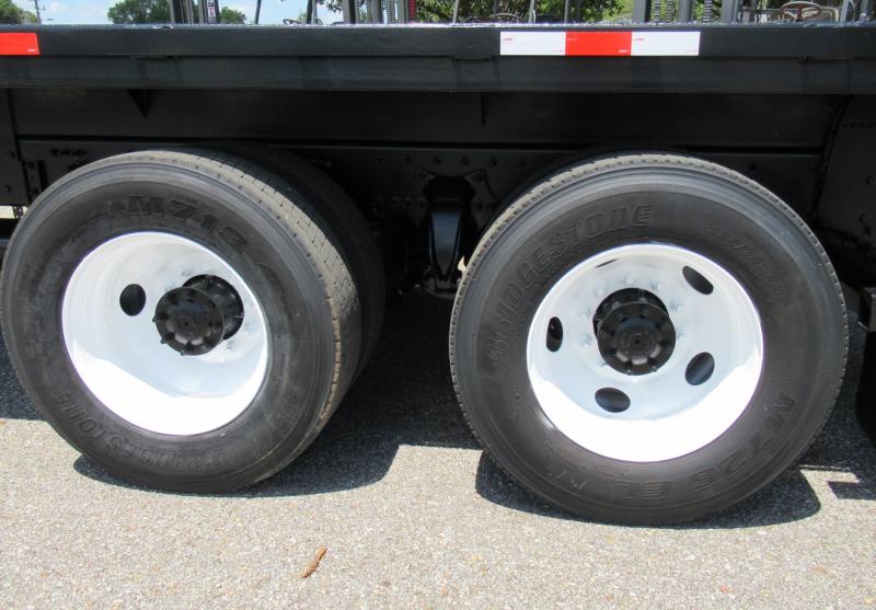 2017 Freightliner BUSINESS CLASS M2 106 17