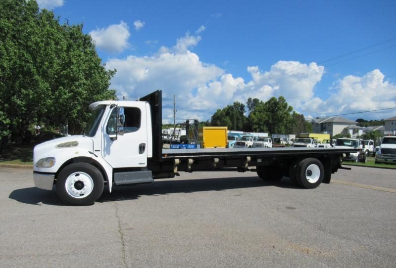 2006 Freightliner BUSINESS CLASS M2 106 2