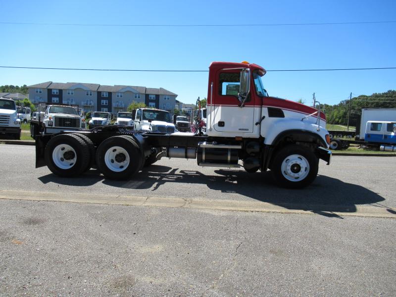 2007 Mack CV713 4