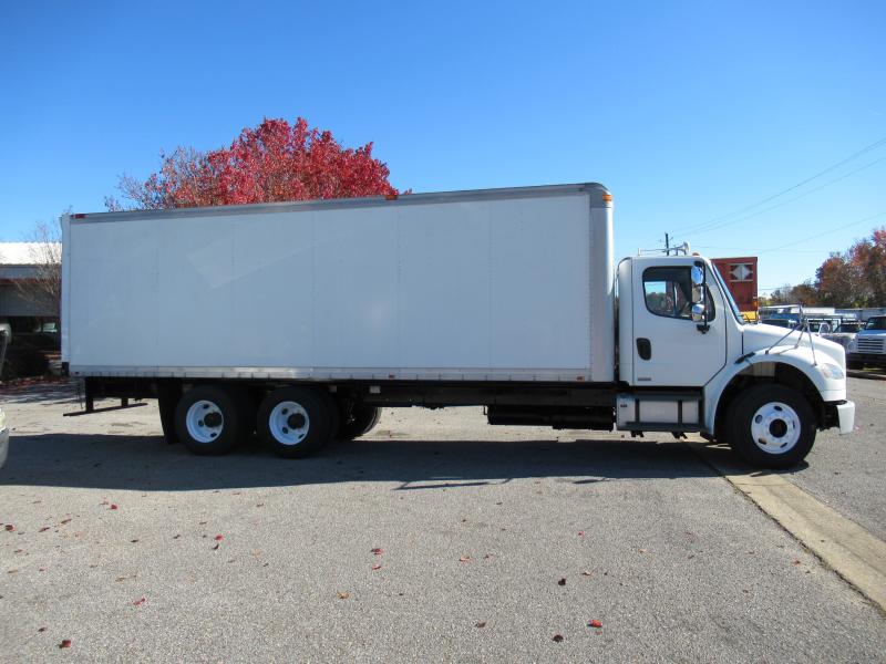 2009 Freightliner M2 106 7