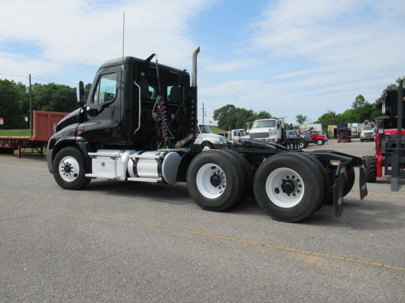 2015 Freightliner CASCADIA 4