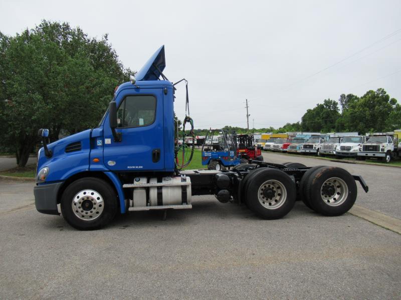 2016 Freightliner CASCADIA 113 2