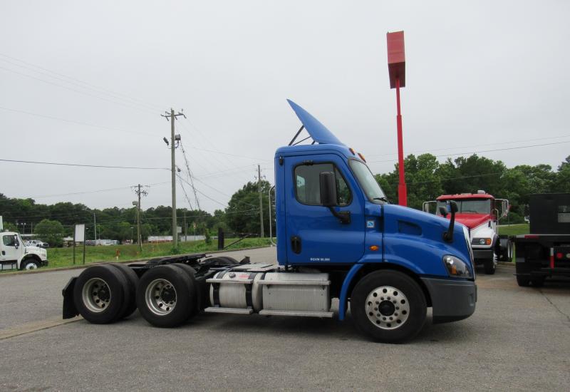 2016 Freightliner CASCADIA 113 6