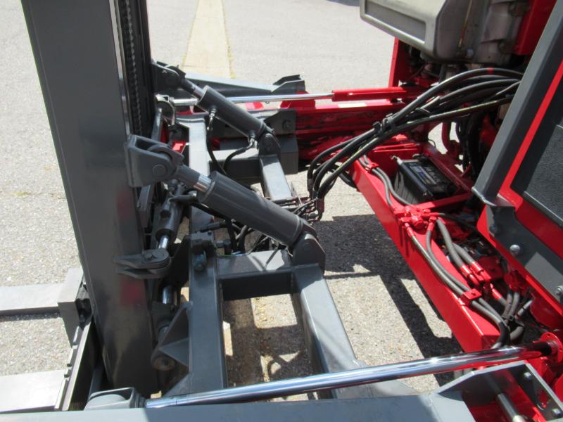 2003 Moffett M5000 4W 8