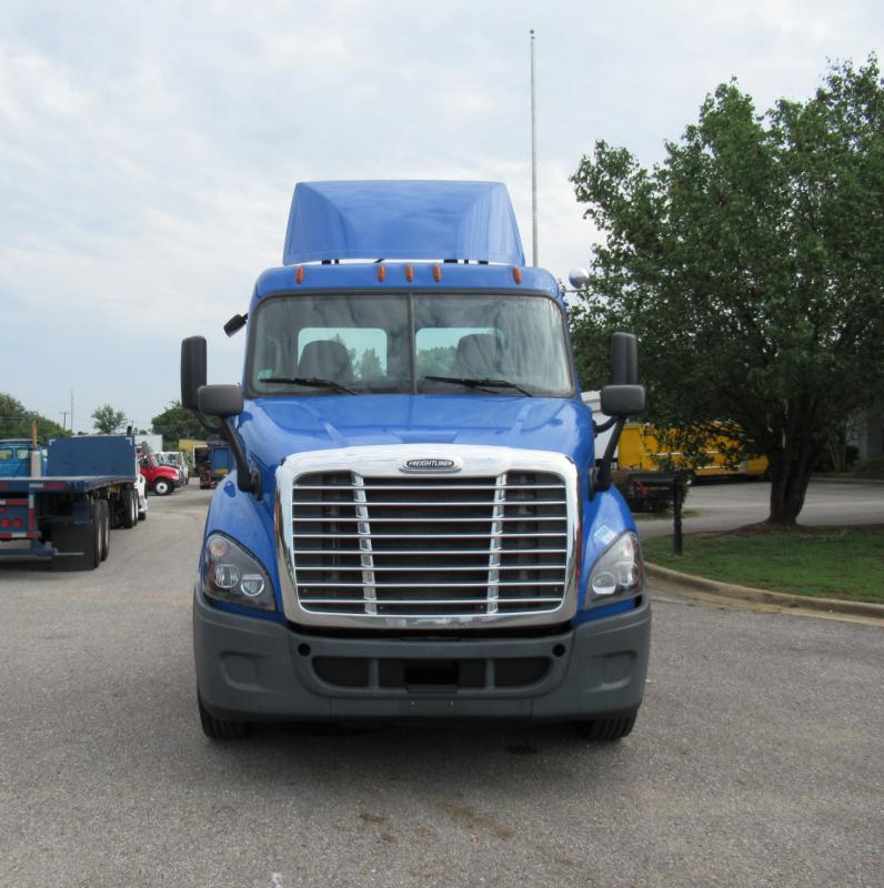 2016 Freightliner CASCADIA 113 3