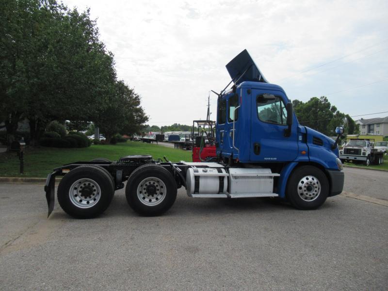 2016 Freightliner CASCADIA 113 6