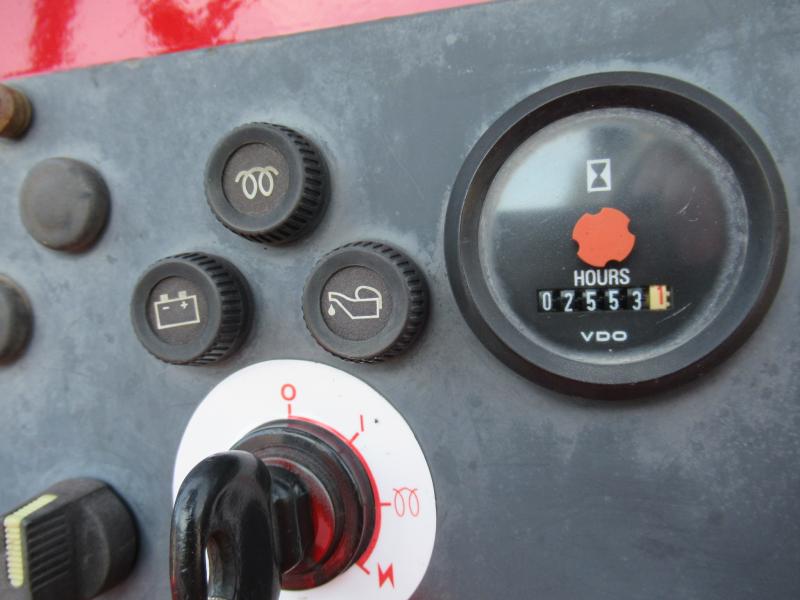 2005 Moffett LP5500 12