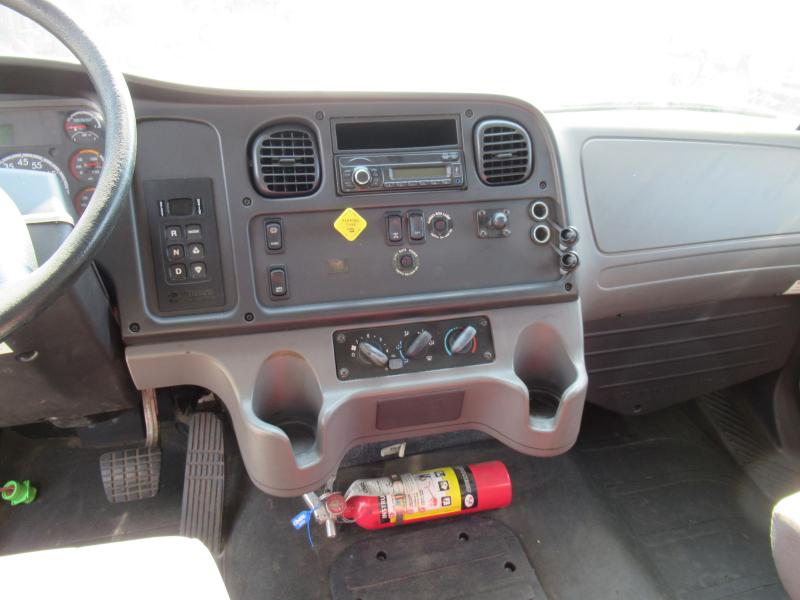 2017 Freightliner BUSINESS CLASS M2 106 10