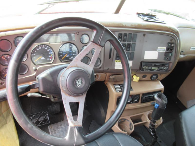 2006 Mack CV713 8