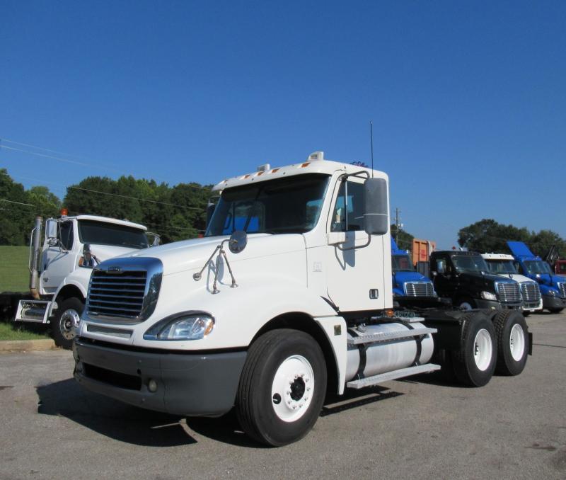 2008 Freightliner Columbia 1