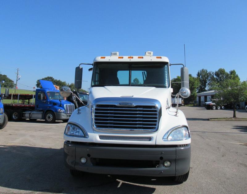 2008 Freightliner Columbia 2