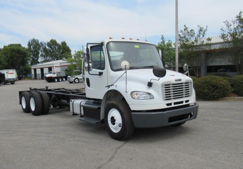 2015 Freightliner BUSINESS CLASS M2 106 1