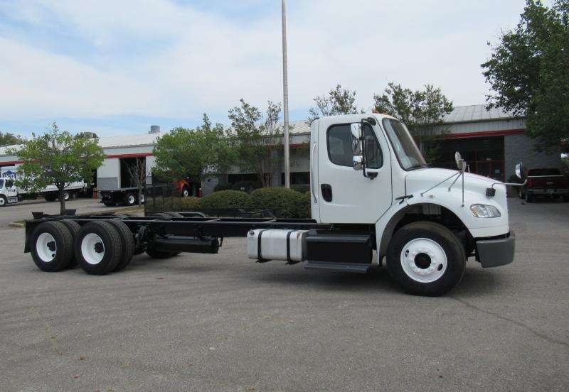 2015 Freightliner BUSINESS CLASS M2 106 2