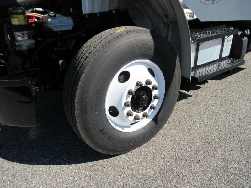 2020 Freightliner BUSINESS CLASS M2 106 16