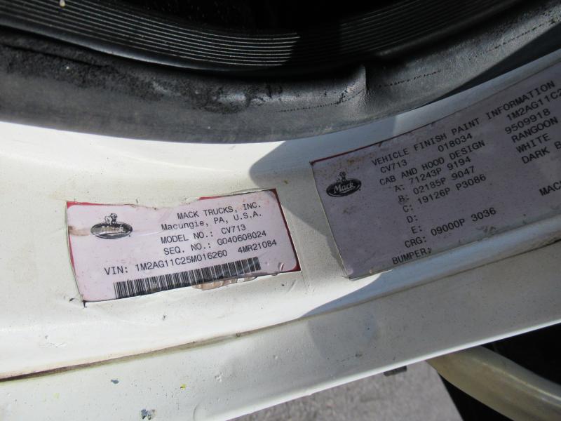 2005 Mack CV713 10