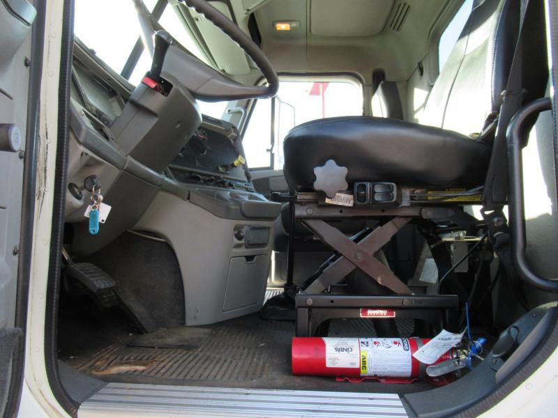 2005 Freightliner COLUMBIA 112 10