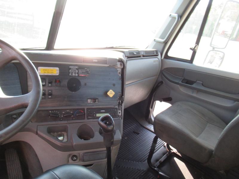 2005 Freightliner COLUMBIA 112 12