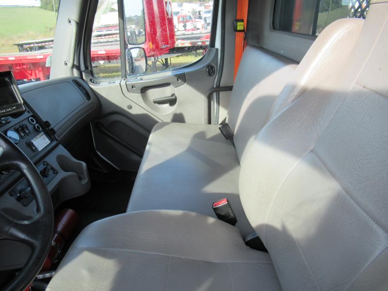 2018 Freightliner BUSINESS CLASS M2 106 8