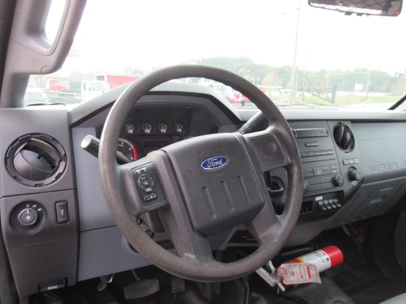 2014 Ford F550 15