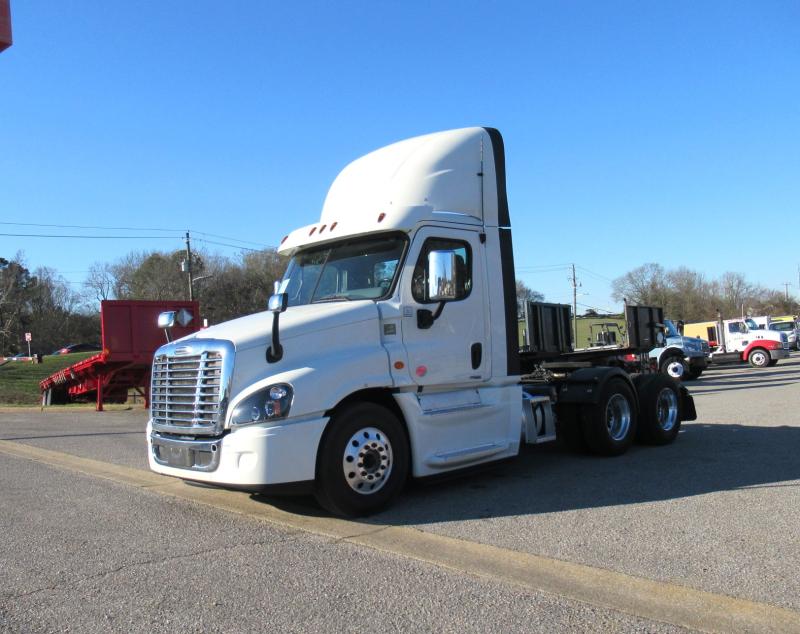 2018 Freightliner CASCADIA 1