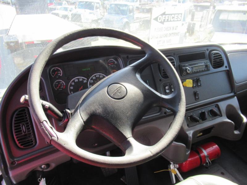 2017 Freightliner M2 106 14