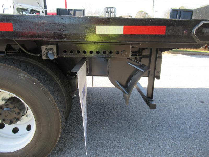 2017 Freightliner M2 106 22