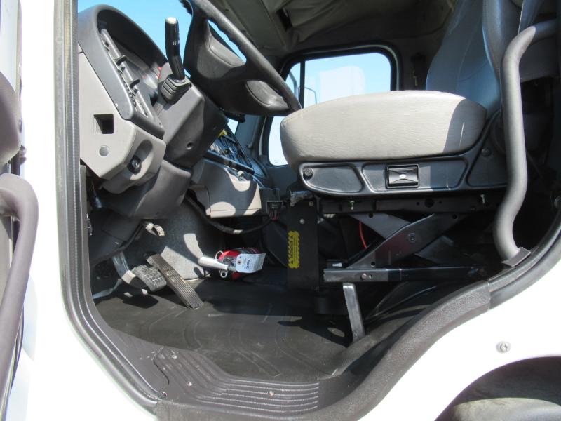 2016 Freightliner BUSINESS CLASS M2 106 8