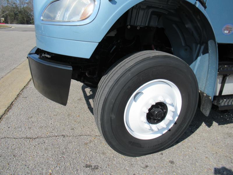 2017 Freightliner BUSINESS CLASS M2 106 16