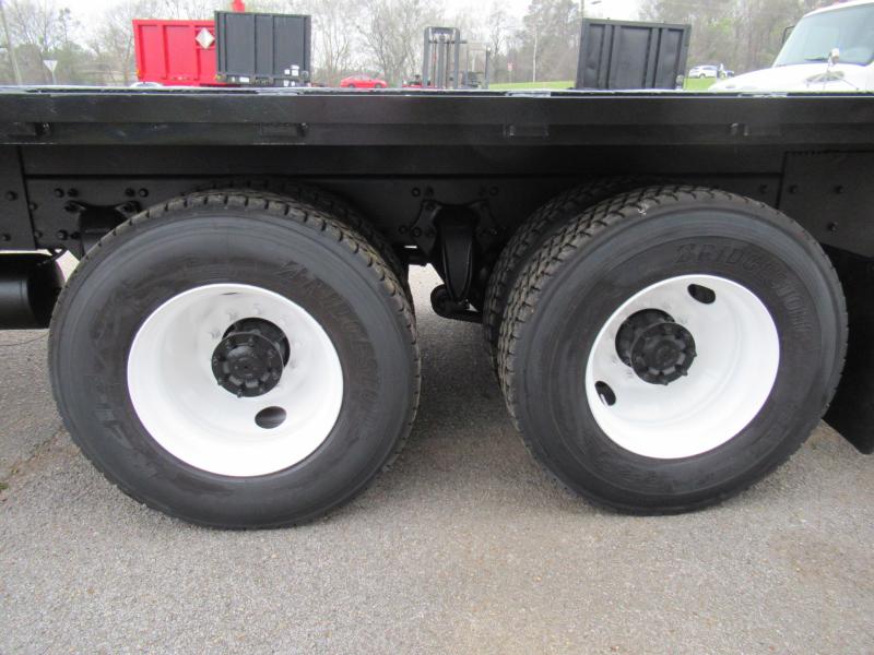 2015 Freightliner BUSINESS CLASS M2 106 17