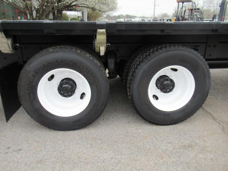 2015 Freightliner BUSINESS CLASS M2 106 18