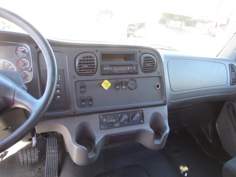 2014 Freightliner BUSINESS CLASS M2 106 12
