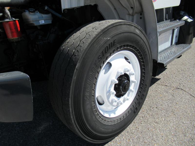 2014 Freightliner BUSINESS CLASS M2 106 16