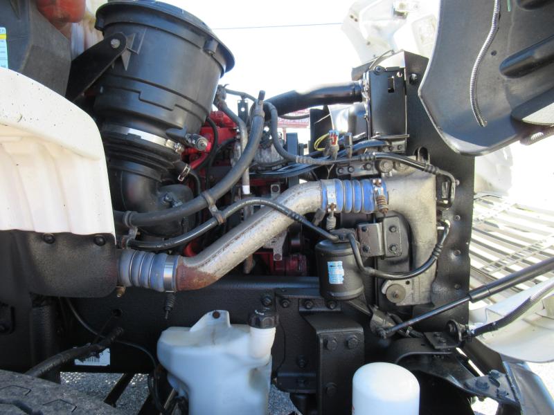 2014 Freightliner BUSINESS CLASS M2 106 21