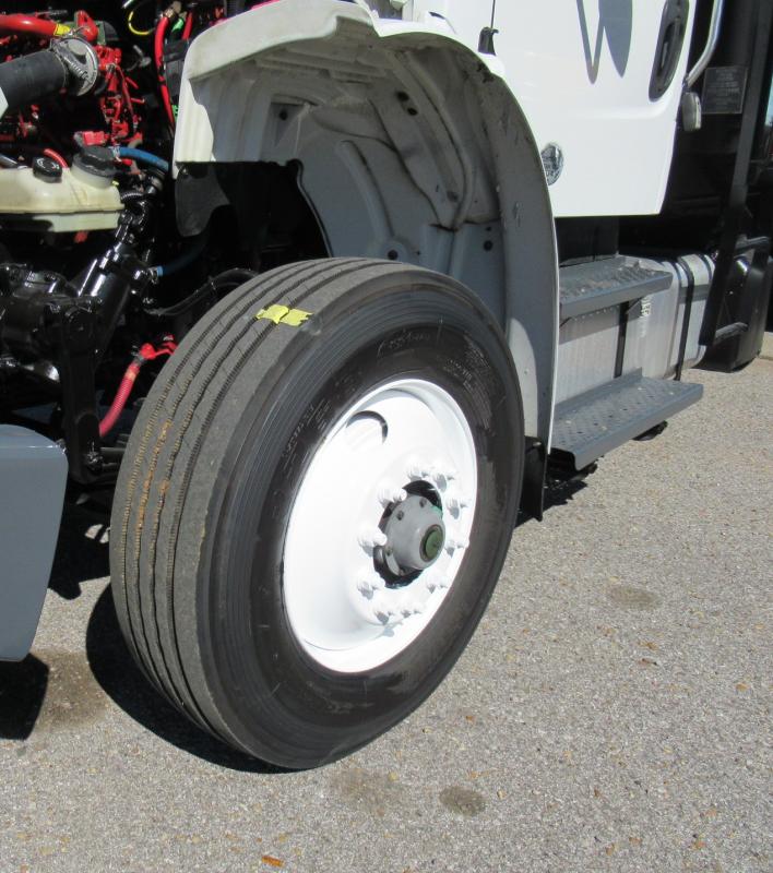 2017 Freightliner BUSINESS CLASS M2 106 13