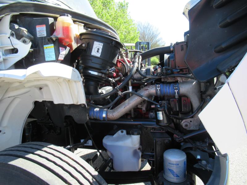 2017 Freightliner BUSINESS CLASS M2 106 17