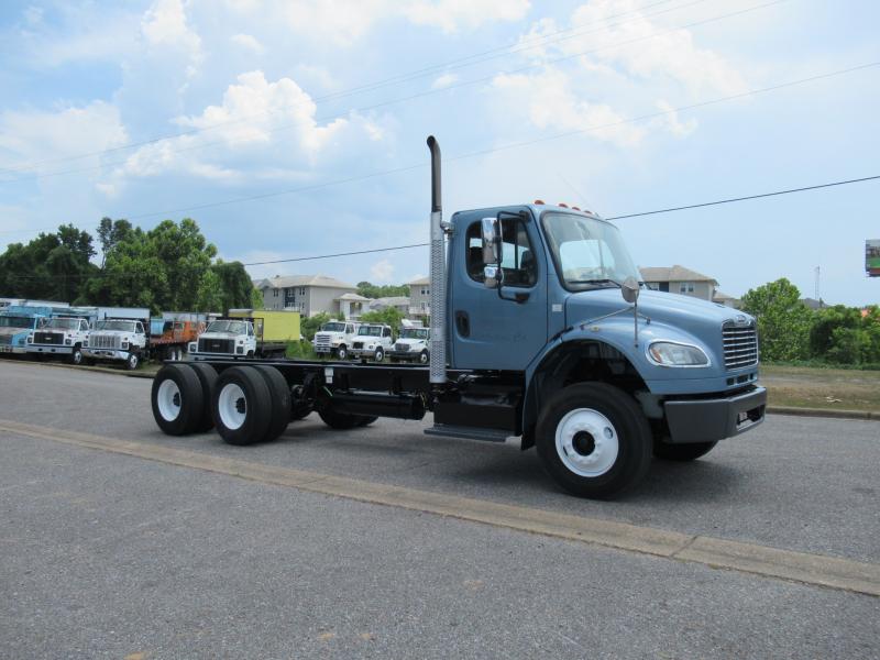 2013 Freightliner BUSINESS CLASS M2 106 1