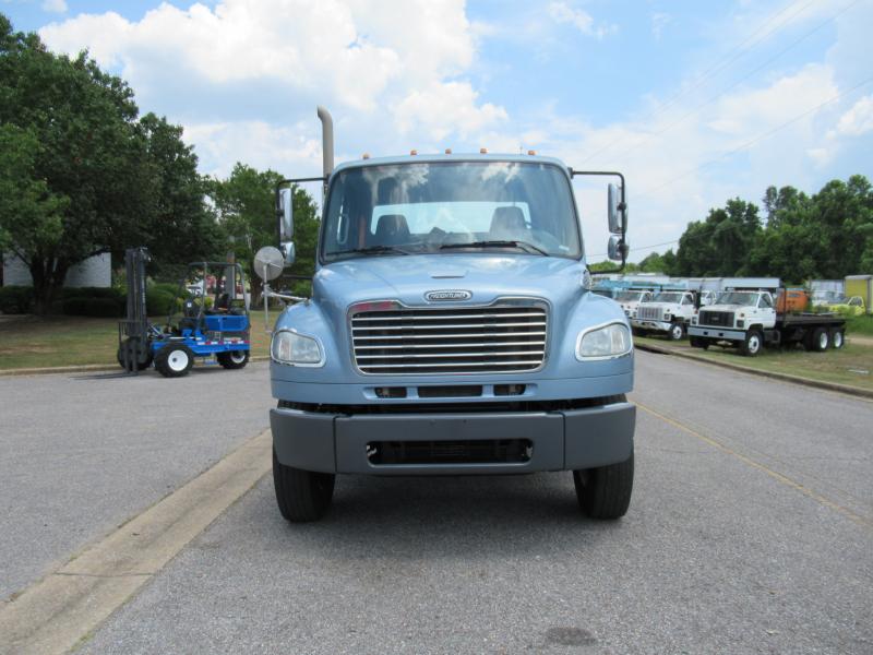 2013 Freightliner BUSINESS CLASS M2 106 2