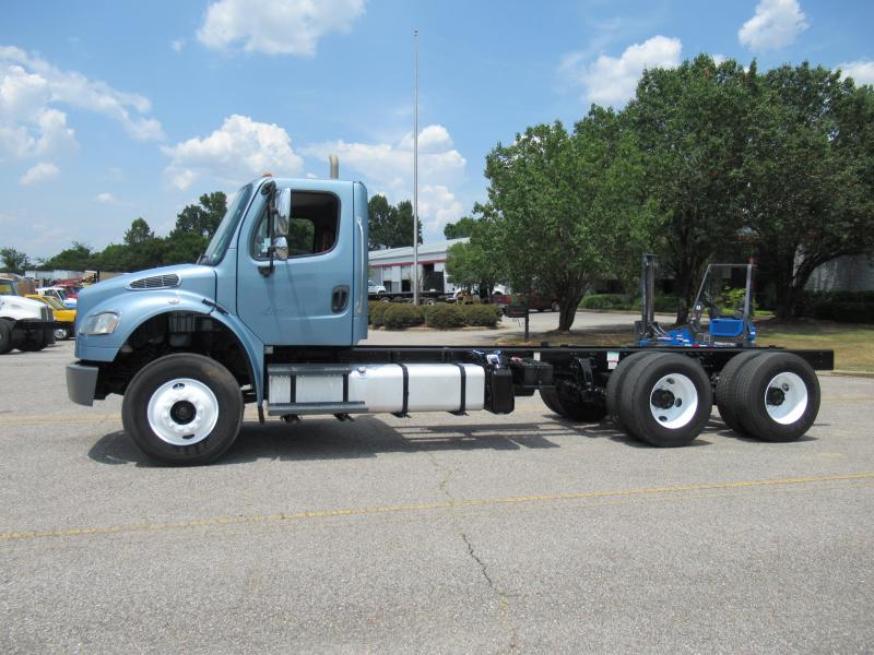 2013 Freightliner BUSINESS CLASS M2 106 4