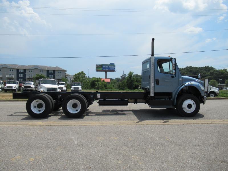 2013 Freightliner BUSINESS CLASS M2 106 8