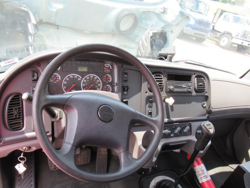 2013 Freightliner BUSINESS CLASS M2 106 11