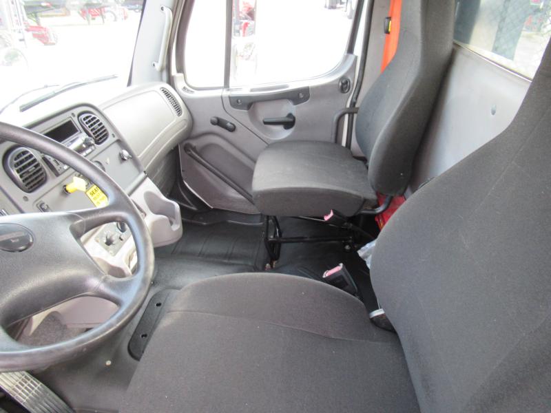 2015 Freightliner BUSINESS CLASS M2 106 21