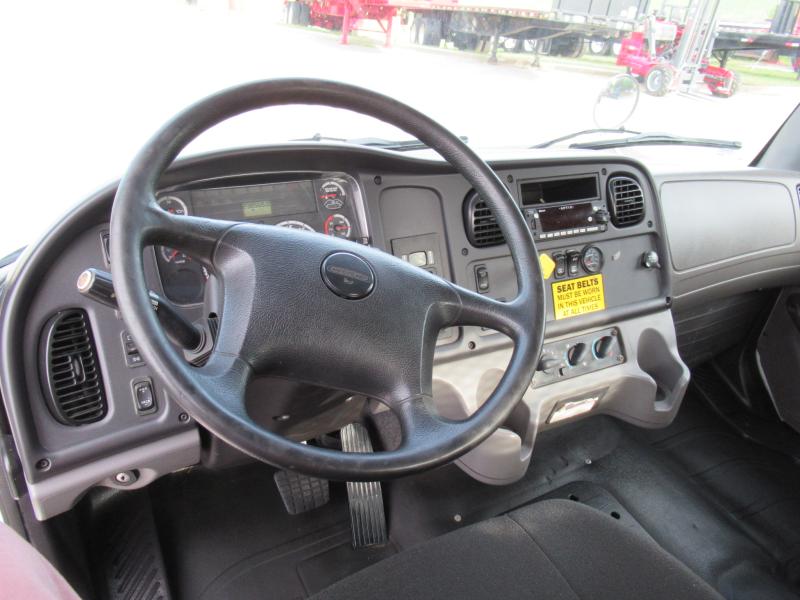 2015 Freightliner BUSINESS CLASS M2 106 22