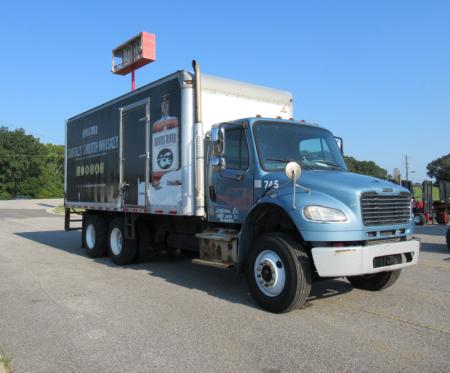 2017 Freightliner BUSINESS CLASS M2 106