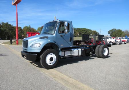 2015 Freightliner BUSINESS CLASS M2 106