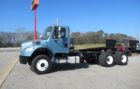 2017 Freightliner BUSINESS CLASS M2 106