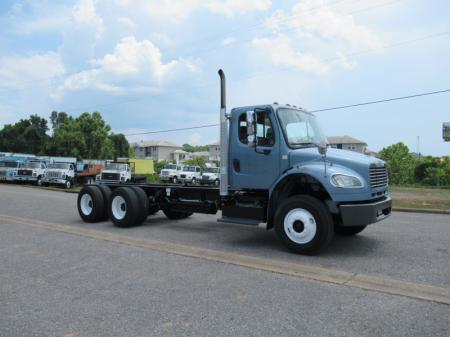 2013 Freightliner BUSINESS CLASS M2 106